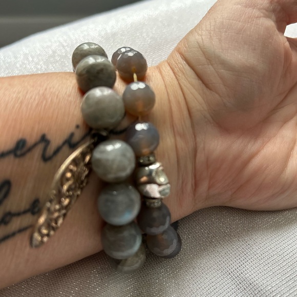 Two grey elasticated bracelets - Picture 4 of 7